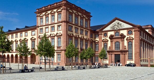 Web Sitesi İçin En Uygun Hosting Nasıl Seçilir?